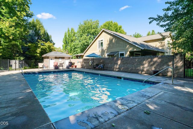 149 Graham Way, Talent, OR 97540