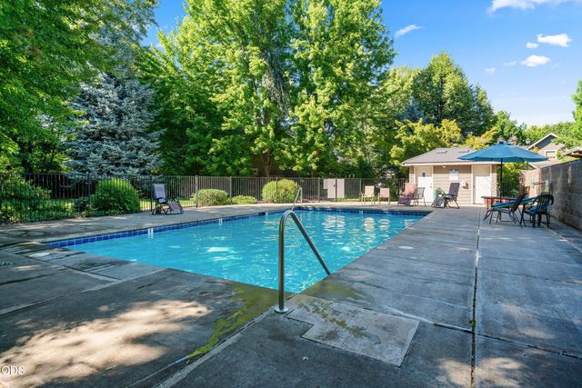 149 Graham Way, Talent, OR 97540