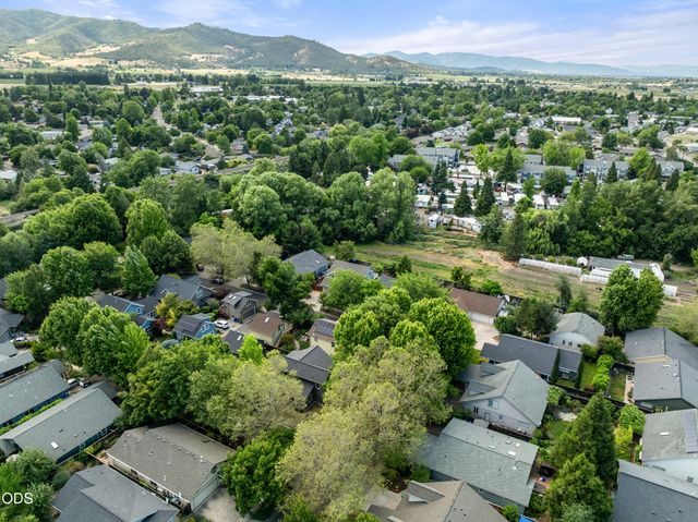 149 Graham Way, Talent, OR 97540