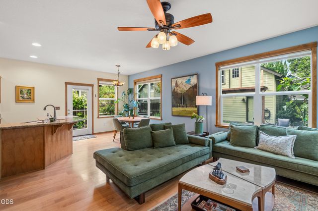 149 Graham Way, Talent, OR 97540