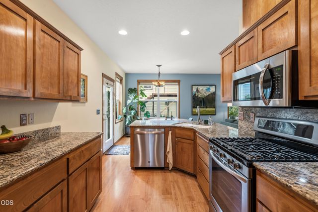 149 Graham Way, Talent, OR 97540