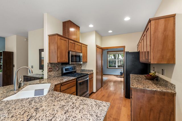 149 Graham Way, Talent, OR 97540