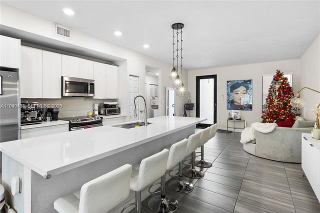 7805 NW 104th Ave 6, Doral, FL 33178