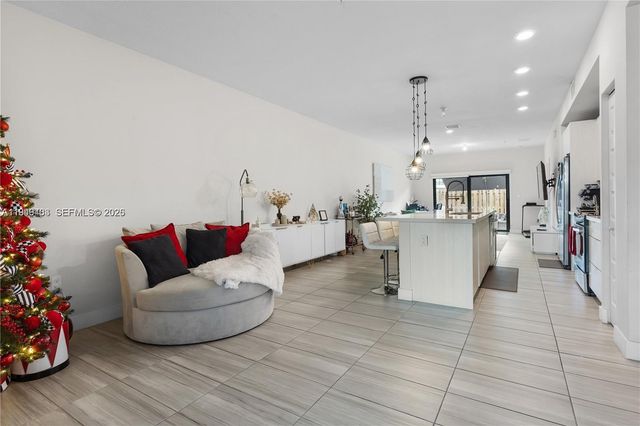 7805 NW 104th Ave 6, Doral, FL 33178