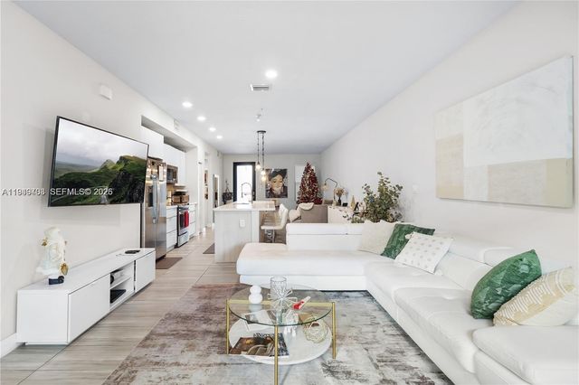 7805 NW 104th Ave 6, Doral, FL 33178