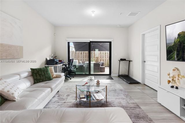 7805 NW 104th Ave 6, Doral, FL 33178