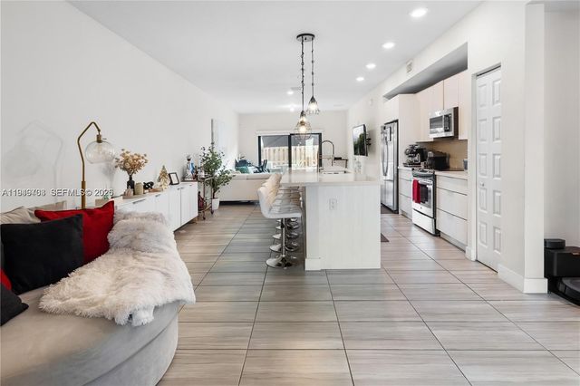 7805 NW 104th Ave 6, Doral, FL 33178