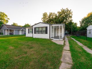 1105 N 11th 1/2 Street N, Texas City, TX 77590
