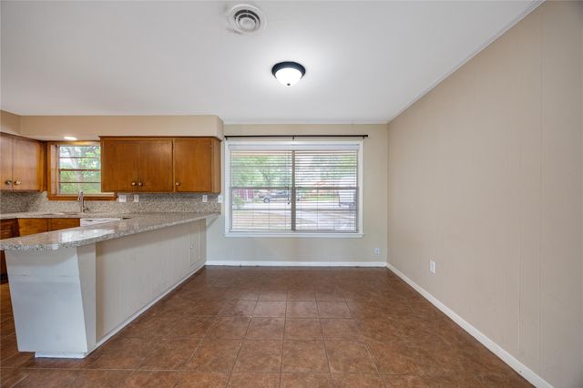 2 Circle Drive, Conroe, TX 77301