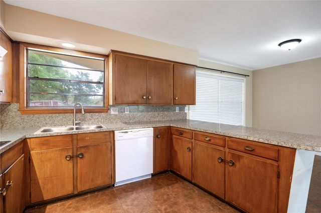 2 Circle Drive, Conroe, TX 77301