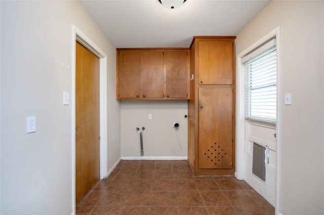 2 Circle Drive, Conroe, TX 77301