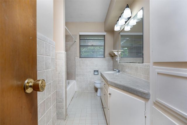 2 Circle Drive, Conroe, TX 77301