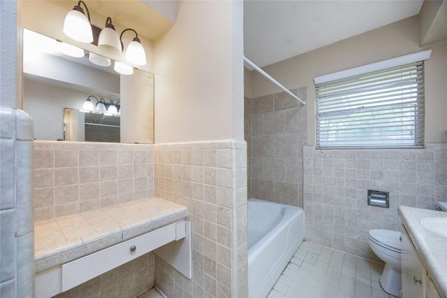 2 Circle Drive, Conroe, TX 77301