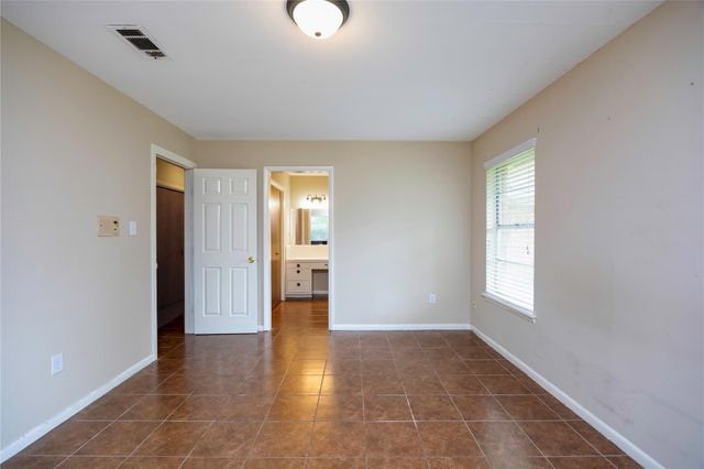 2 Circle Drive, Conroe, TX 77301
