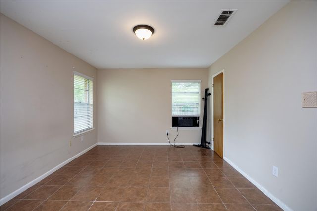 2 Circle Drive, Conroe, TX 77301