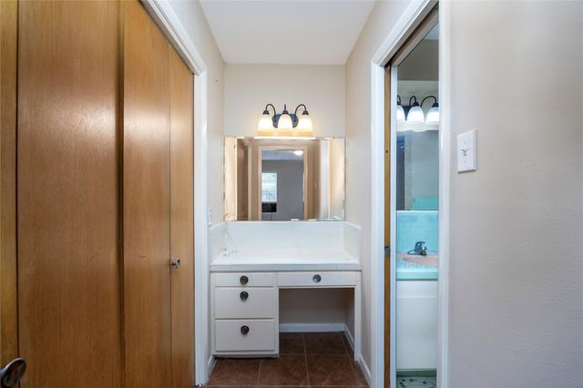 2 Circle Drive, Conroe, TX 77301
