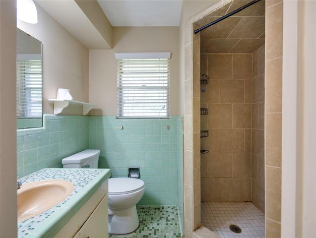 2 Circle Drive, Conroe, TX 77301