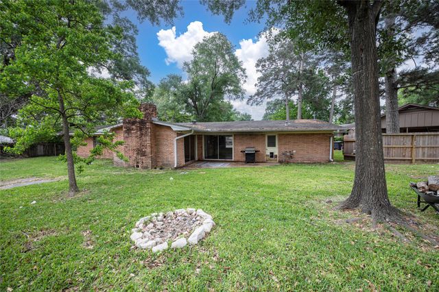 2 Circle Drive, Conroe, TX 77301