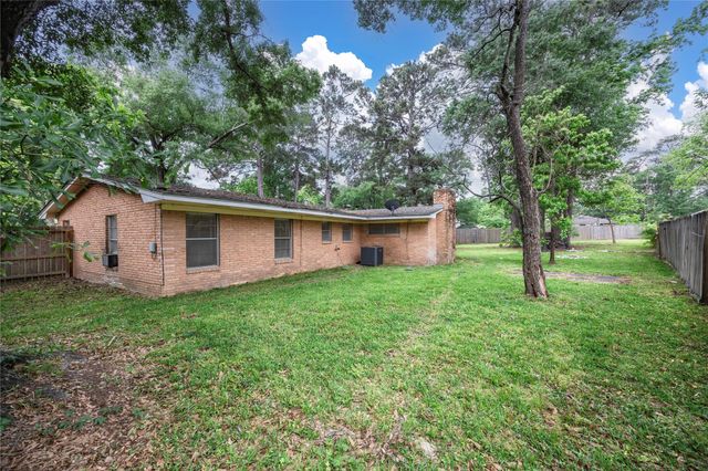 2 Circle Drive, Conroe, TX 77301