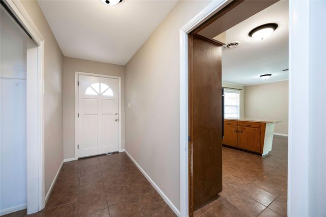 2 Circle Drive, Conroe, TX 77301