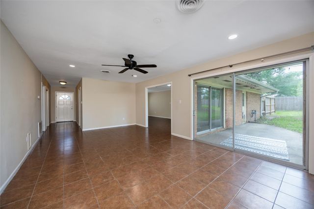 2 Circle Drive, Conroe, TX 77301