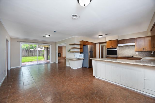 2 Circle Drive, Conroe, TX 77301