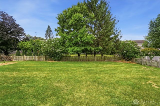 25 Huntley Court, Springboro, OH 45066