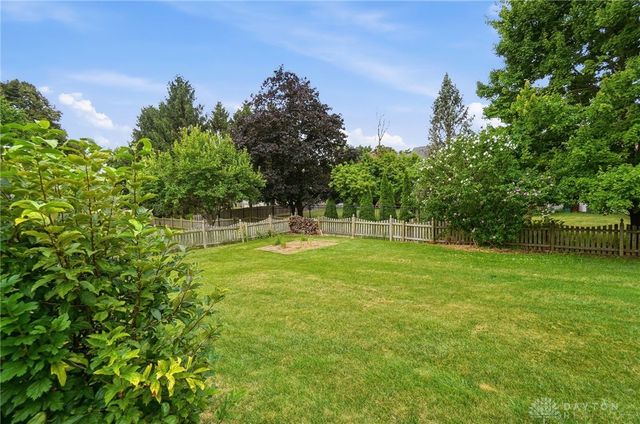 25 Huntley Court, Springboro, OH 45066