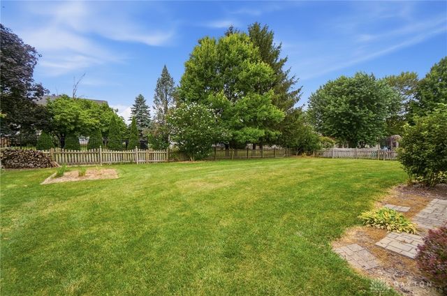 25 Huntley Court, Springboro, OH 45066