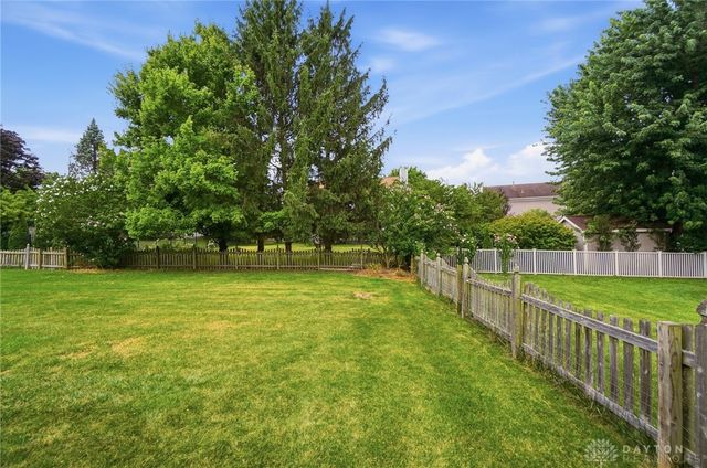 25 Huntley Court, Springboro, OH 45066