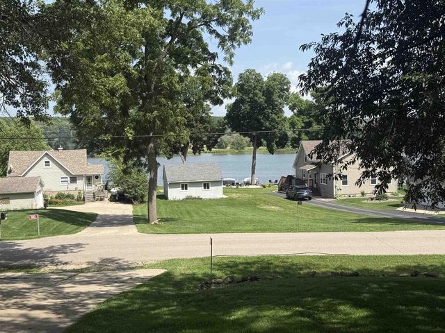 9875 N Edgewood Shores Road, Edgerton, WI 53534