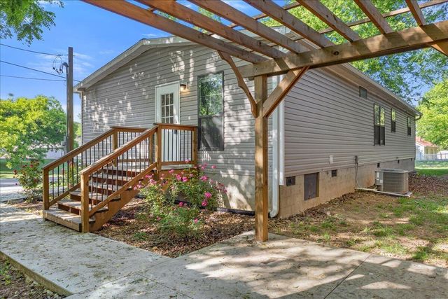 403 W Bank Street, Athens, TN 37303