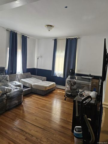 688 E 230th Street, Bronx, NY 10466