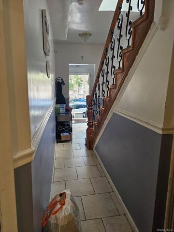 688 E 230th Street, Bronx, NY 10466