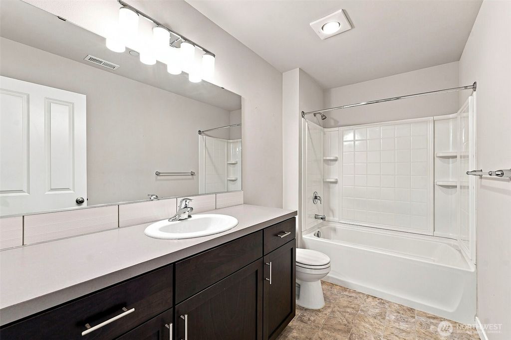 Image 24 of property listing at 7701 208th Avenue E, Bonney Lake, WA 98391