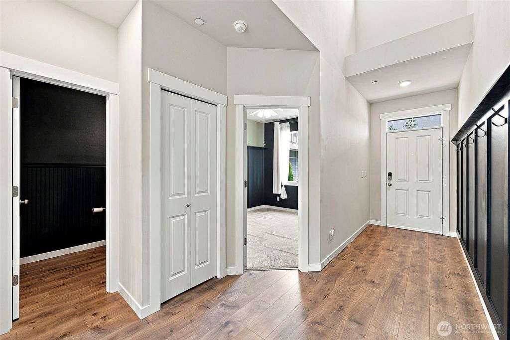 Image 4 of property listing at 7701 208th Avenue E, Bonney Lake, WA 98391