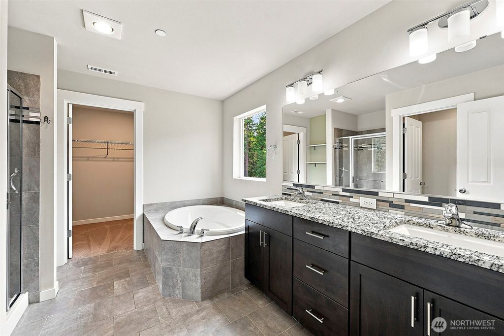 Image 33 of property listing at 7701 208th Avenue E, Bonney Lake, WA 98391