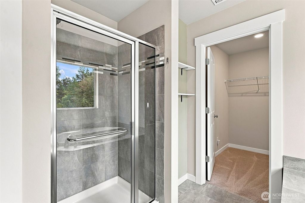 Image 34 of property listing at 7701 208th Avenue E, Bonney Lake, WA 98391