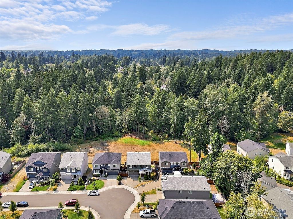 Image 37 of property listing at 7701 208th Avenue E, Bonney Lake, WA 98391
