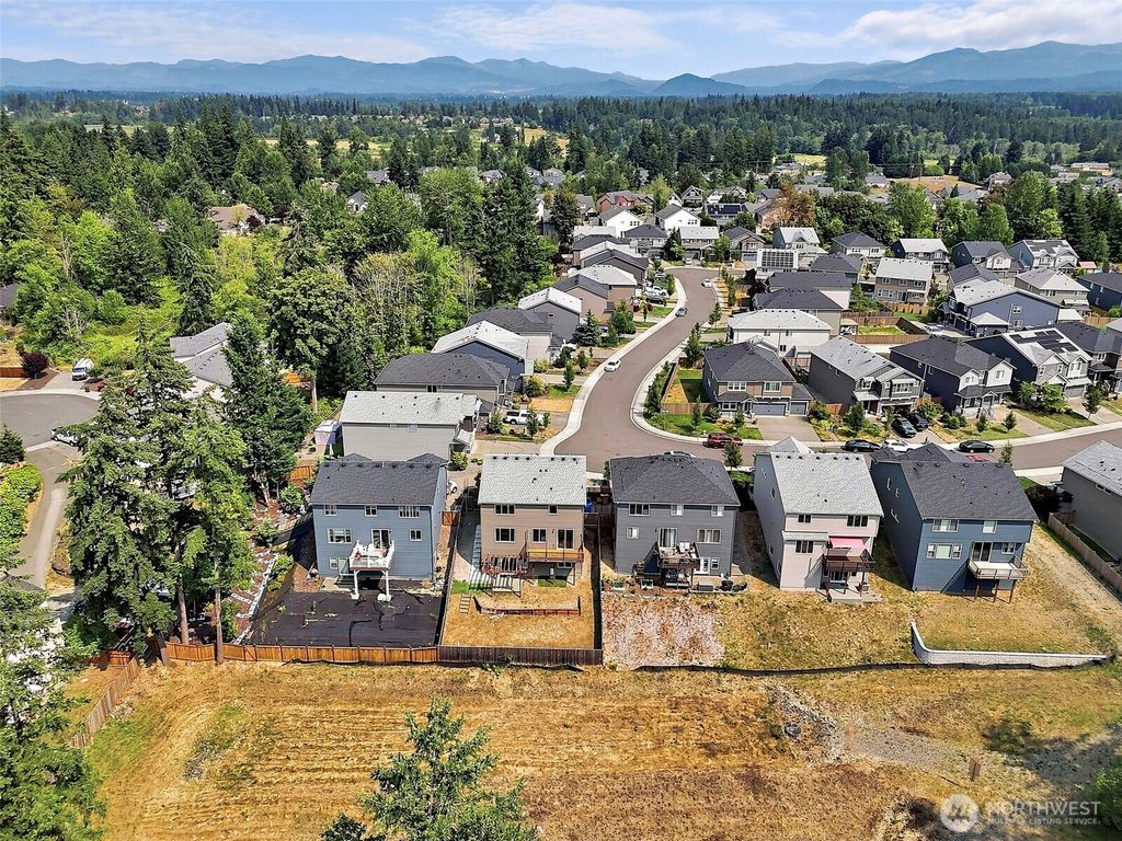 Image 40 of property listing at 7701 208th Avenue E, Bonney Lake, WA 98391