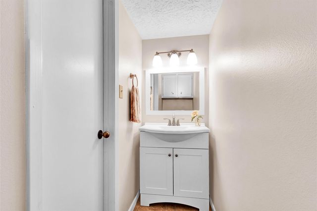 105 Seminole Drive, New Ulm, TX 78950