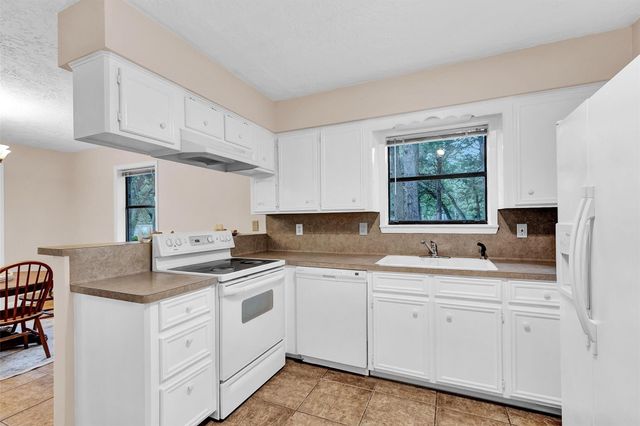 105 Seminole Drive, New Ulm, TX 78950