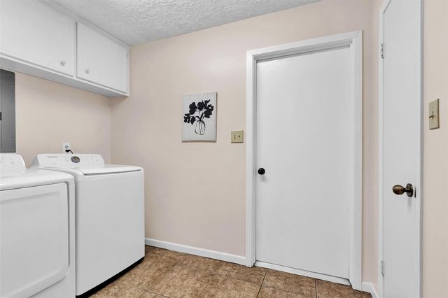 105 Seminole Drive, New Ulm, TX 78950