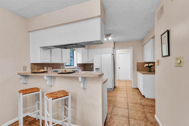 105 Seminole Drive, New Ulm, TX 78950