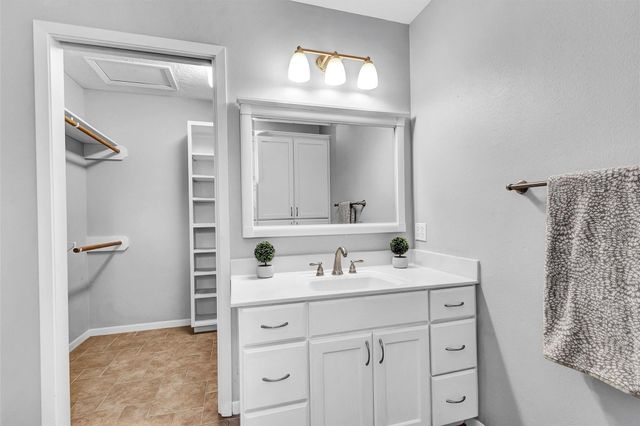 105 Seminole Drive, New Ulm, TX 78950