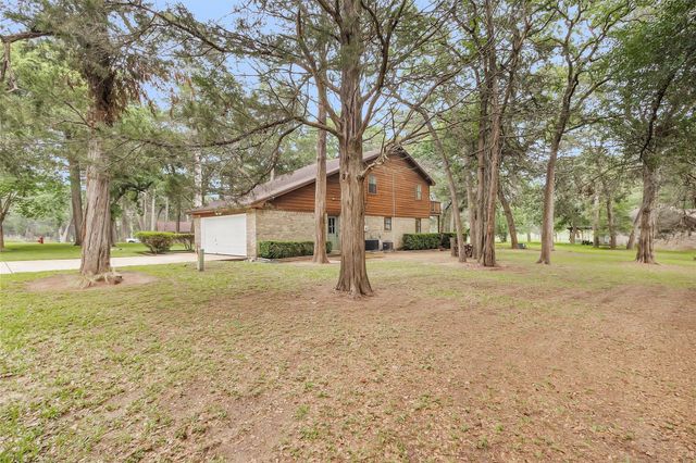 105 Seminole Drive, New Ulm, TX 78950