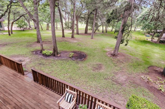 105 Seminole Drive, New Ulm, TX 78950