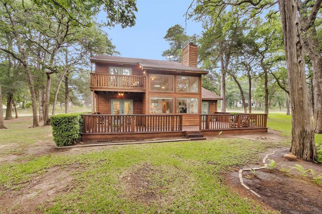 105 Seminole Drive, New Ulm, TX 78950