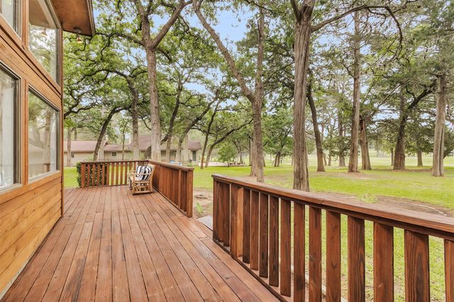 105 Seminole Drive, New Ulm, TX 78950