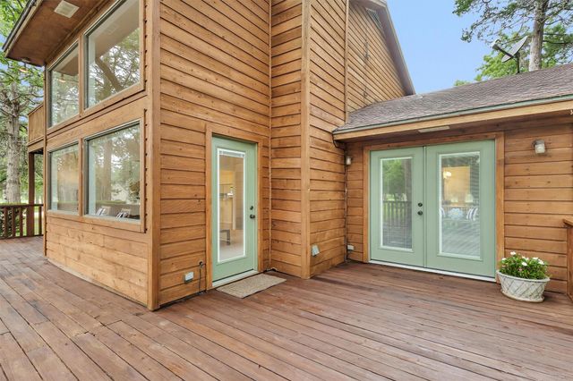 105 Seminole Drive, New Ulm, TX 78950